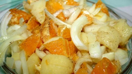 Ensalada de patatas con naranja
